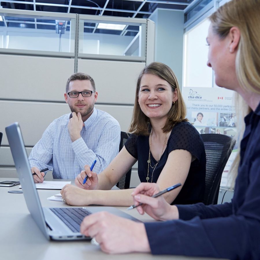 A male and female trainee discuss their projects with a supervisor.